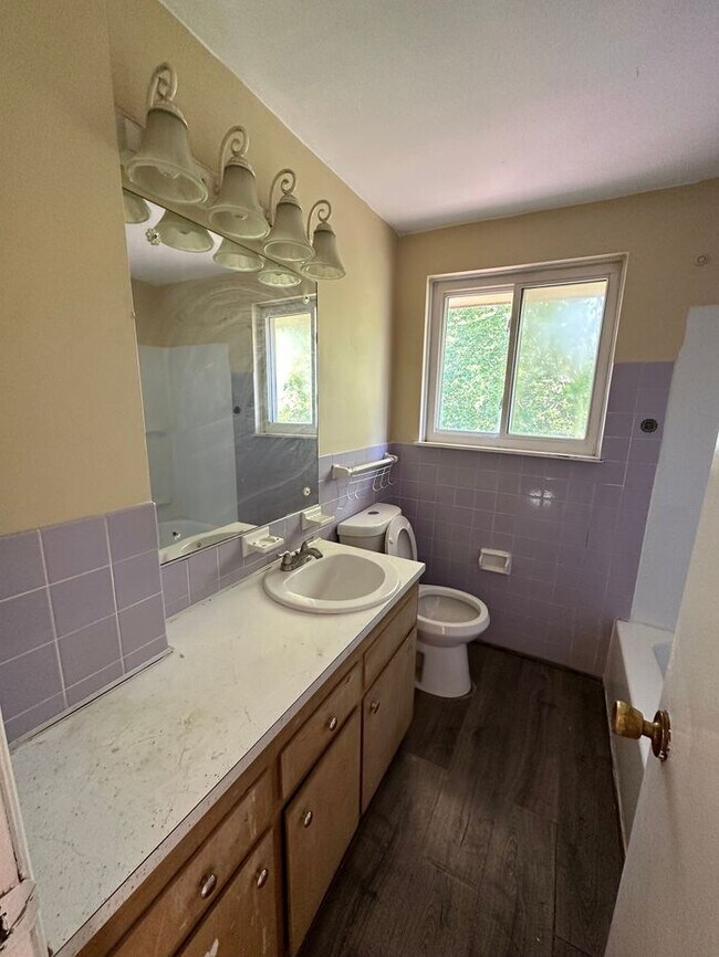 Building Photo - 8137-8137 Reed Ave