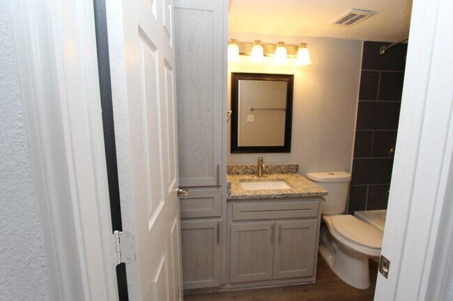 Building Photo - 6509 Berkman Dr