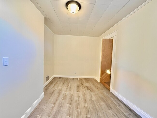 Building Photo - 84 Pearl St