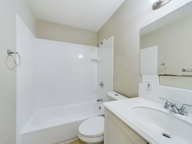 Building Photo - 3609-3611 E 69th St