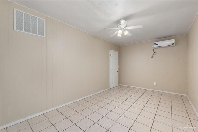 Building Photo - 2625 Village Dr