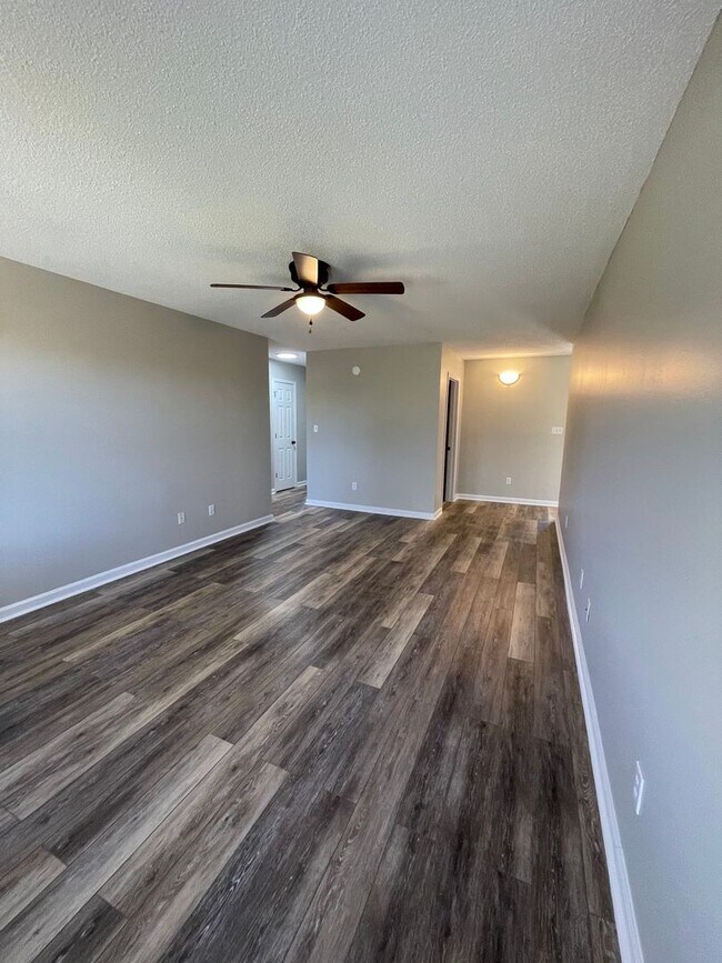 Building Photo - 407/409 Walnut Road