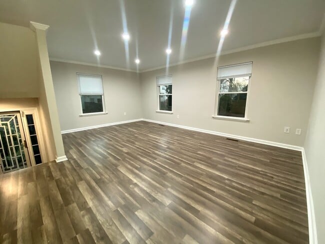 Building Photo - 348 Harry S Truman Dr