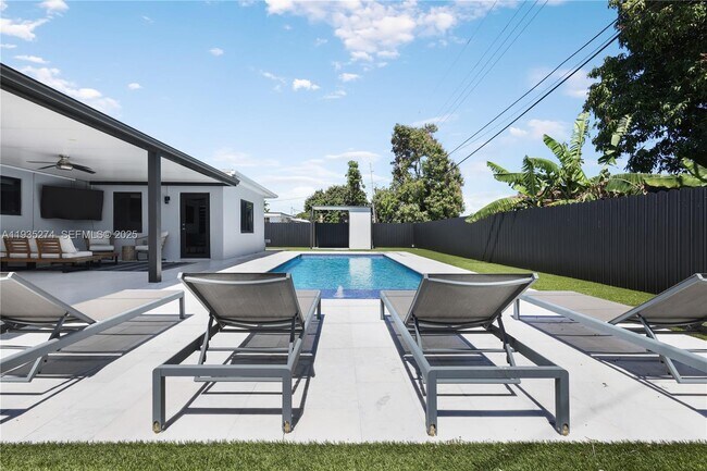 Building Photo - 4165 W 5th Ln