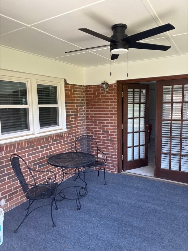 Building Photo - Available Now! Managed by Blanchard and Calhoun