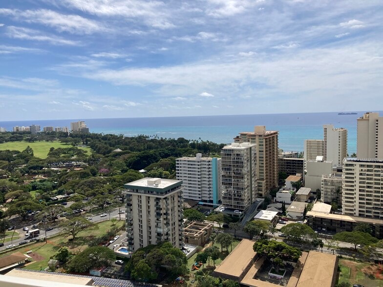 Building Photo - 2600 Pualani Way