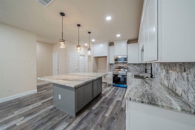 Building Photo - 1605 Mignon Dr