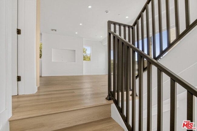 Building Photo - 10828 Hesby St