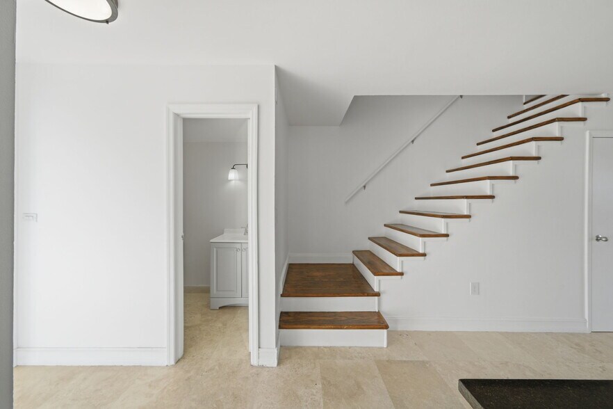 Building Photo - 8313 SW 137th Ave