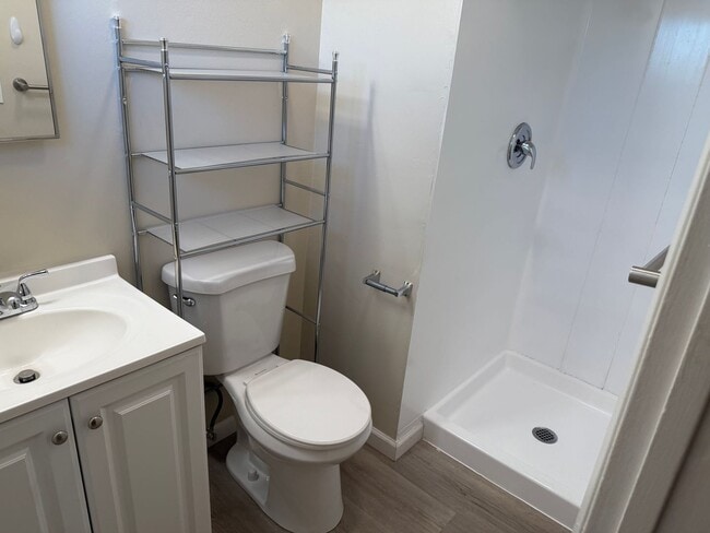 Building Photo - Updated 3BR/2BA home w/yard and garage in ...