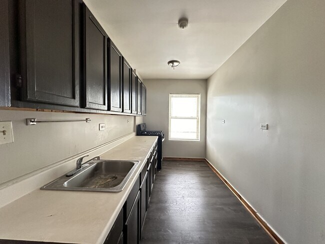 Building Photo - 6710 S Claremont Ave
