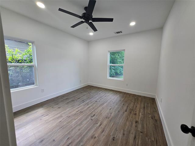 Building Photo - 212 E Park Ave