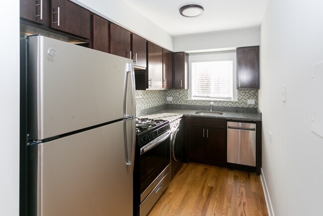 Building Photo - 699 Elm Pl