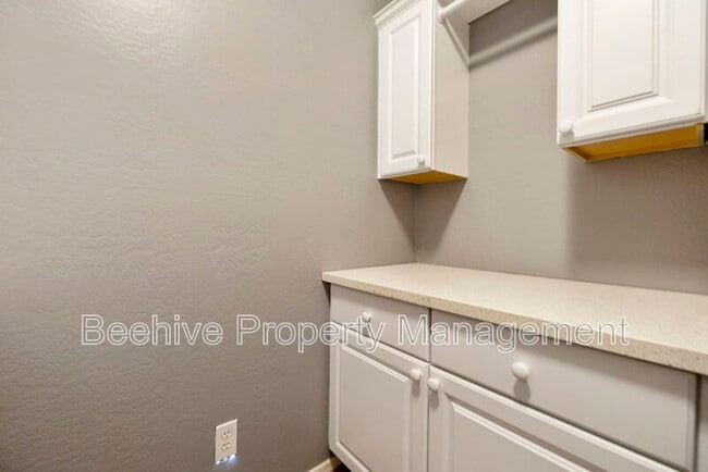 Building Photo - 2314 W Jake Haven