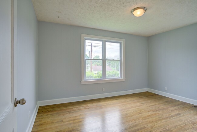 Building Photo - 3 bed 1 bath on Knob Creek Rd. near Johnso...