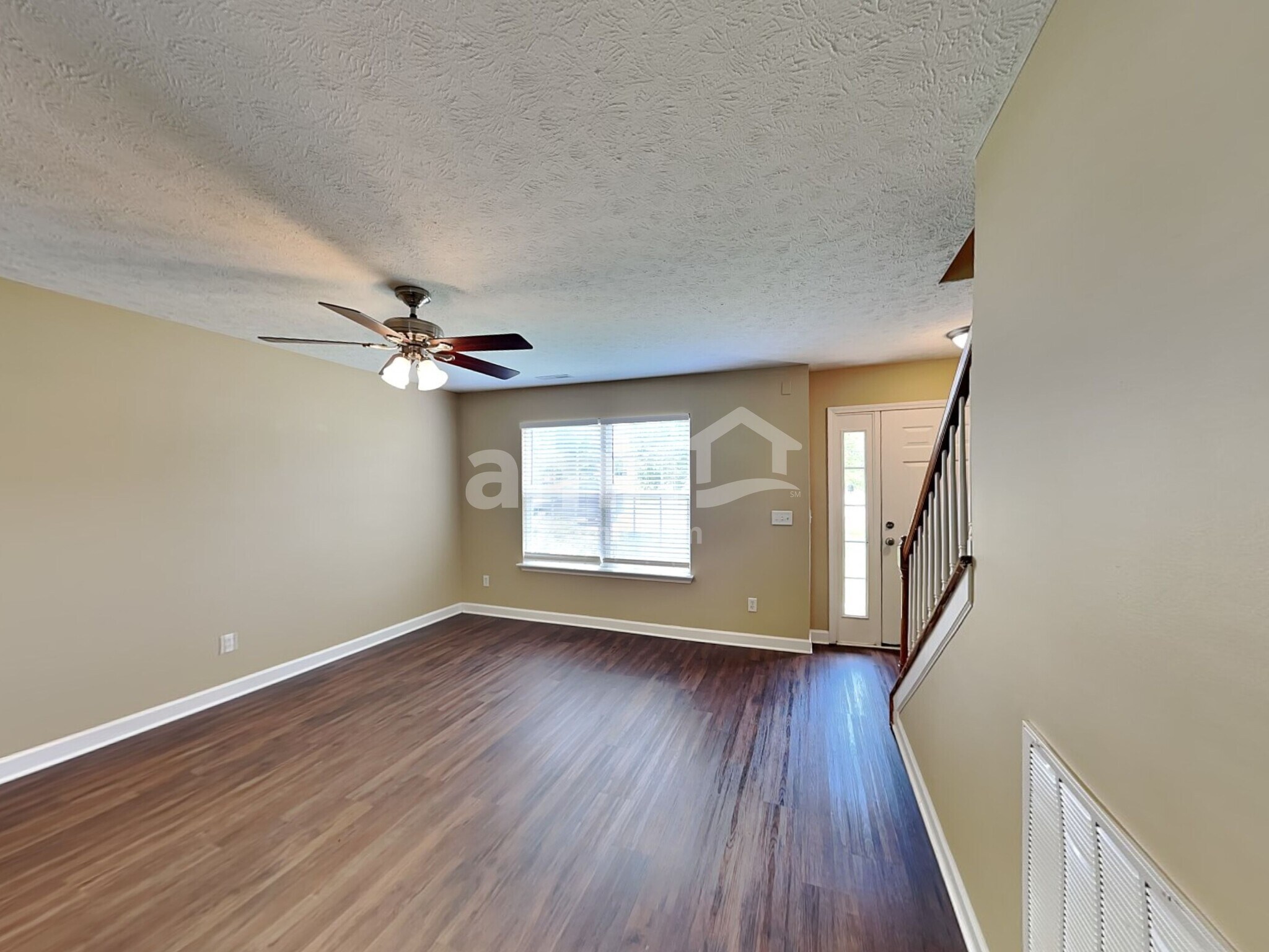Building Photo - 6012 Mountview Dr
