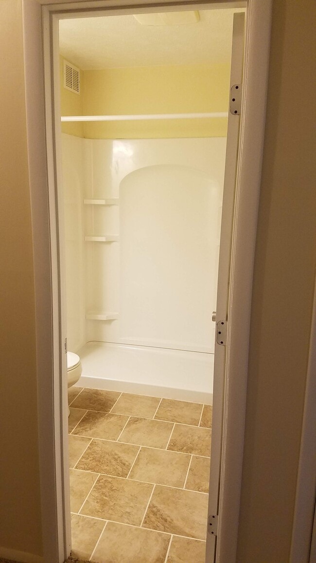 Building Photo - 543 E School St