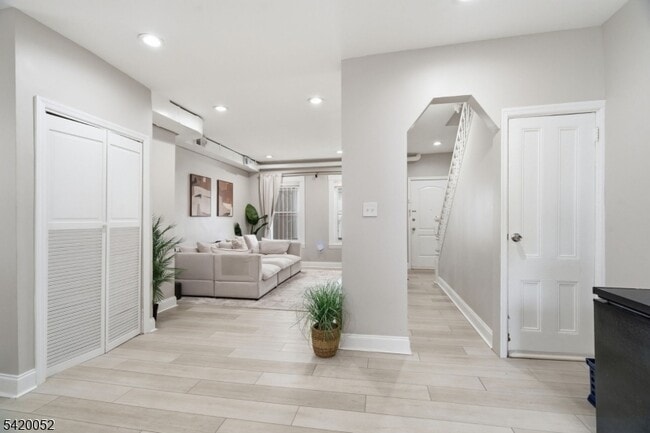 Building Photo - 87 Madison Ave