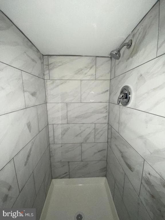 Building Photo - 41 N Kossuth St