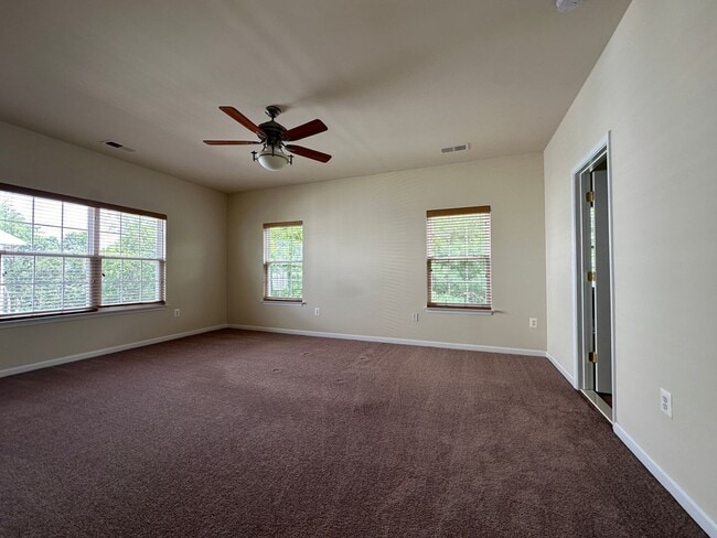Building Photo - 214 Kintyre Ln