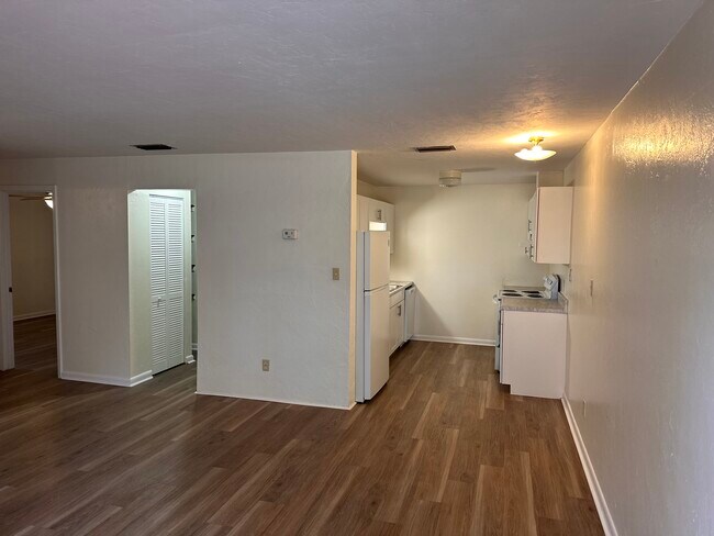 Building Photo - 3700 SW 29th Terrace