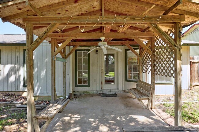 Building Photo - 2304 Silver Spur Dr
