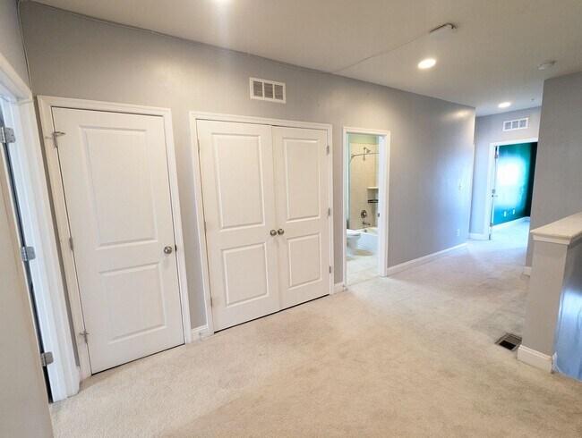 Building Photo - Ground level (two story) Condo in Westview South Community available early April!