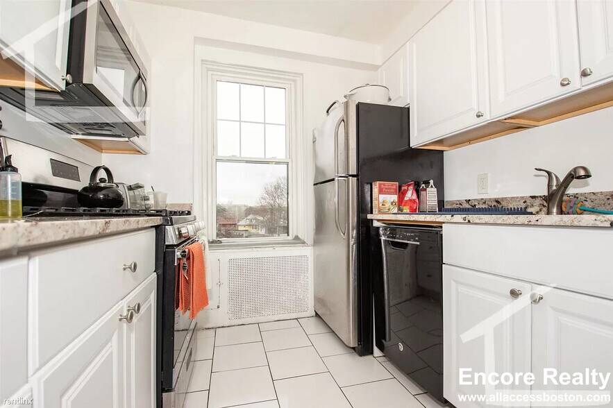 Building Photo - 1999 Commonwealth Ave