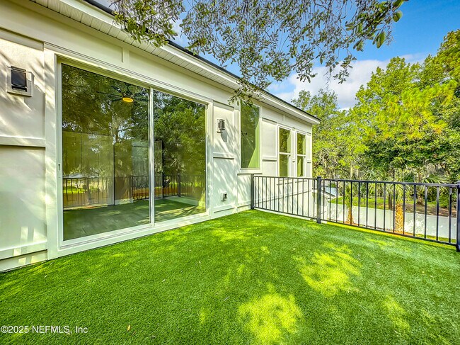 Building Photo - 5395 Heckscher Dr