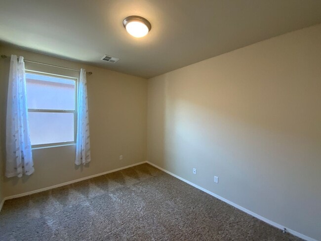 Building Photo - 4 Bedroom Single Story Home Available Near...