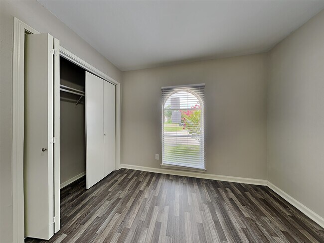 Building Photo - 16007 Brookford Dr