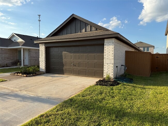 Building Photo - 3013 Blue Gem Ct