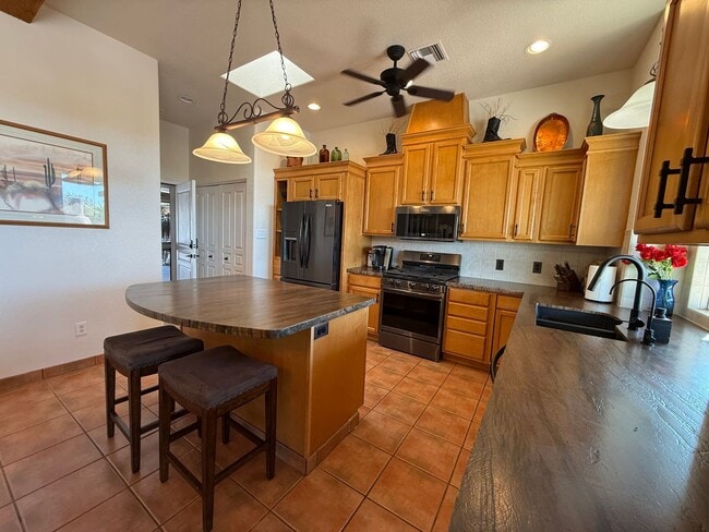 Building Photo - Gorgeous Furnished Pool/Spa Home with spectacular views