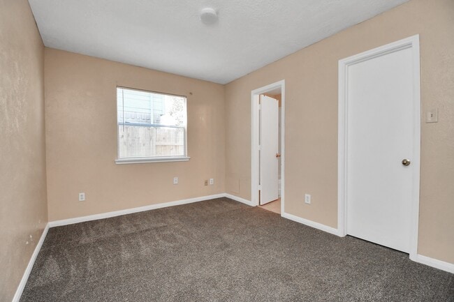 Building Photo - 8914 Pecan Pl Dr