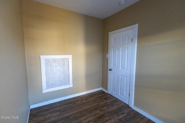 Building Photo - 104 Lawrence St