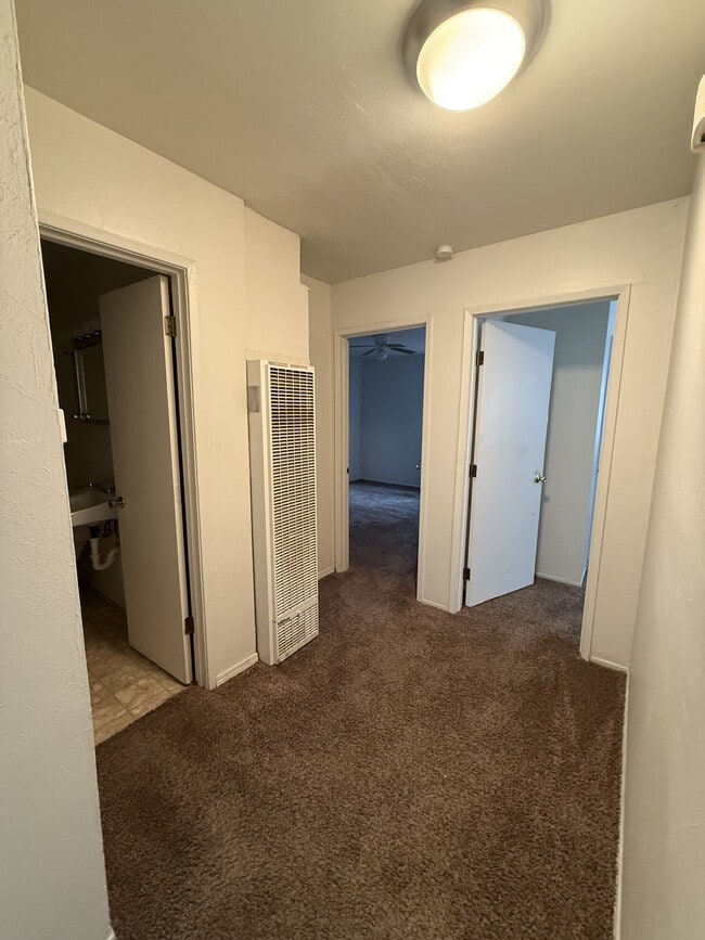 Building Photo - 1612 Hendola Dr NE