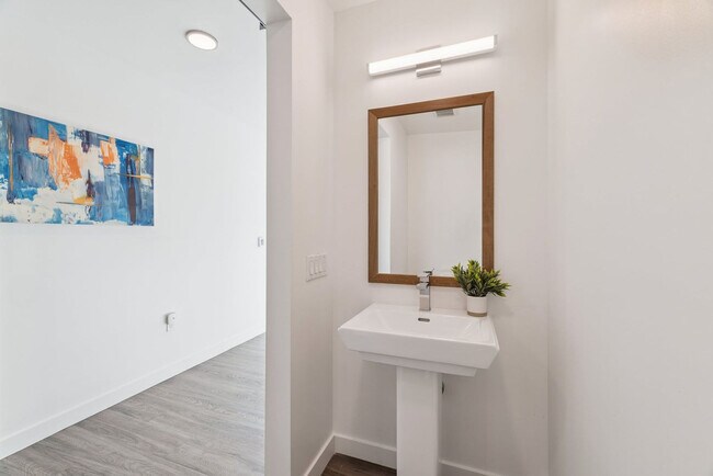 Building Photo - 222 E Jefferson St