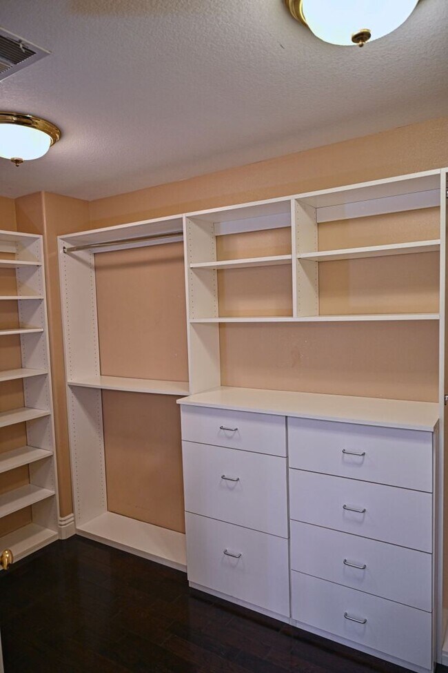 Building Photo - PAA3