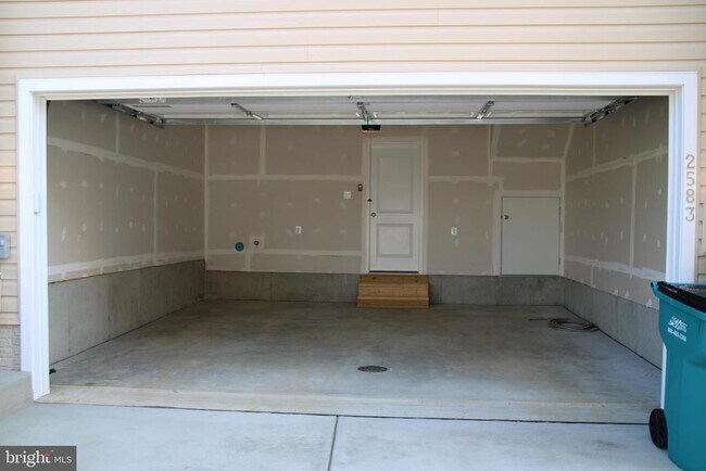 Building Photo - 2583 Hopton Ln