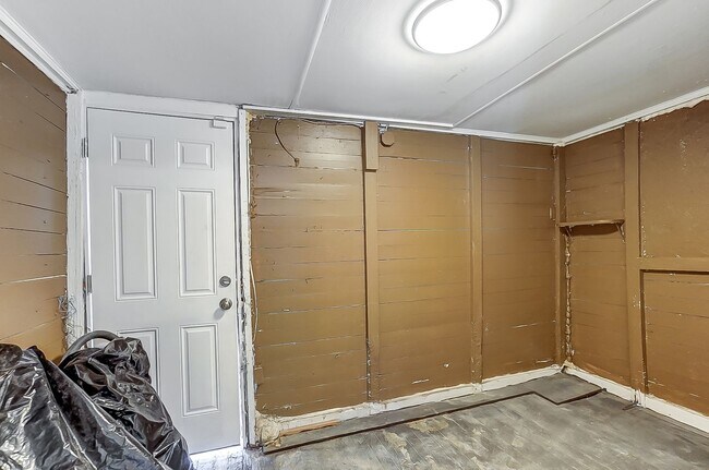 Building Photo - 2 Bed in Dayton- MOVE IN SPECIAL! Second Month Free if Moved in by April 15th!