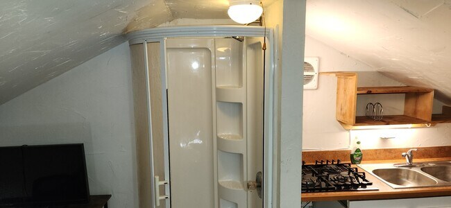 Building Photo - 110 Betsy Ross Pl