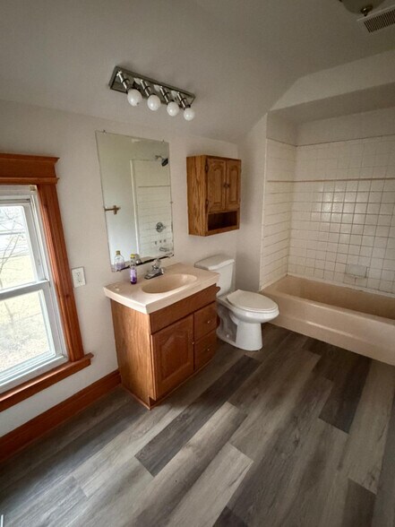 Building Photo - 36 Ferrin Pl