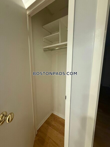 Building Photo - 50 Broadlawn Park