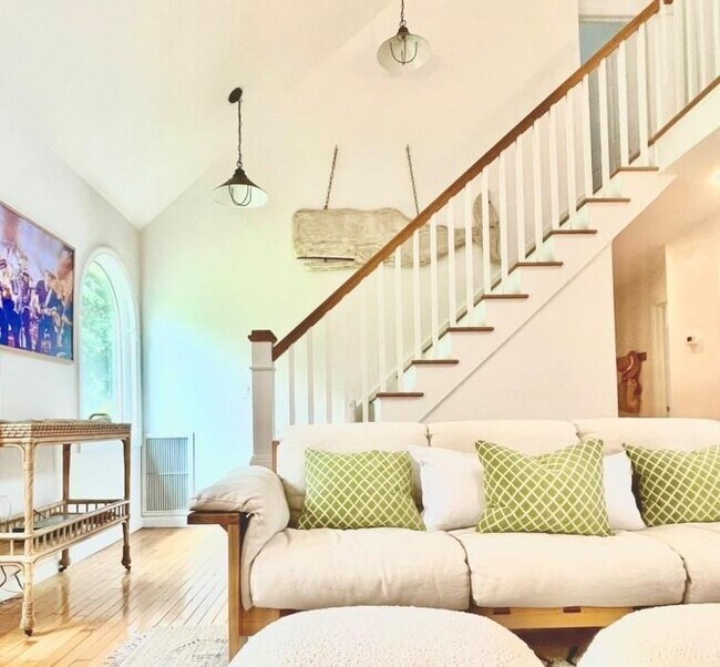 Building Photo - 6 Nidzyn Ave