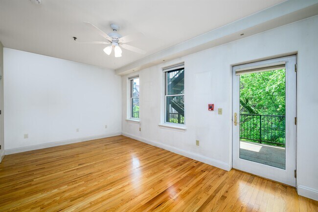 Building Photo - 912 Park Ave