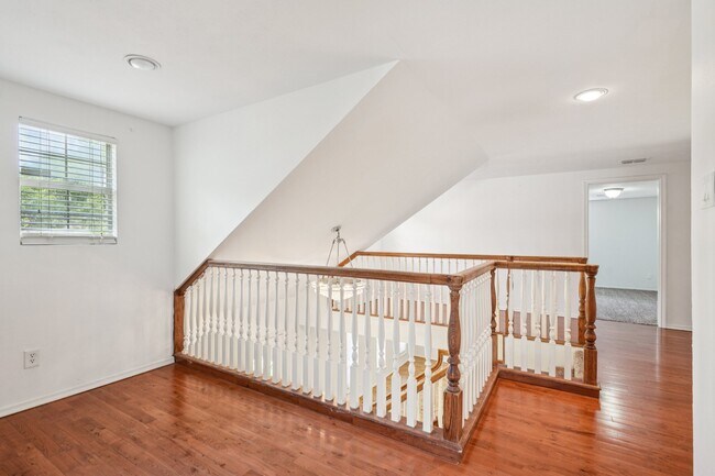 Building Photo - 4016 Willow Ridge Dr