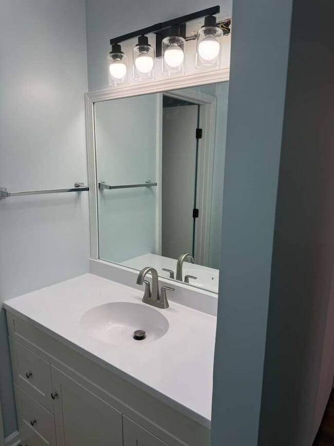 Building Photo - 1640 Hilton Head Dr