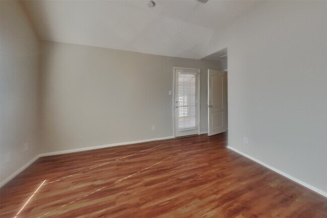 Building Photo - 3631 Royal Royce Dr