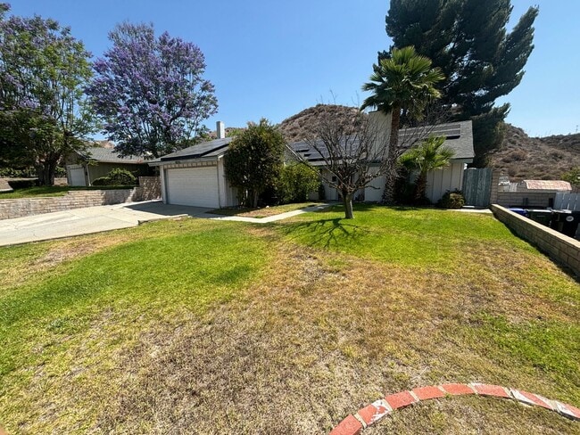Building Photo - 3-Bedroom Single-Story Home with Private P...