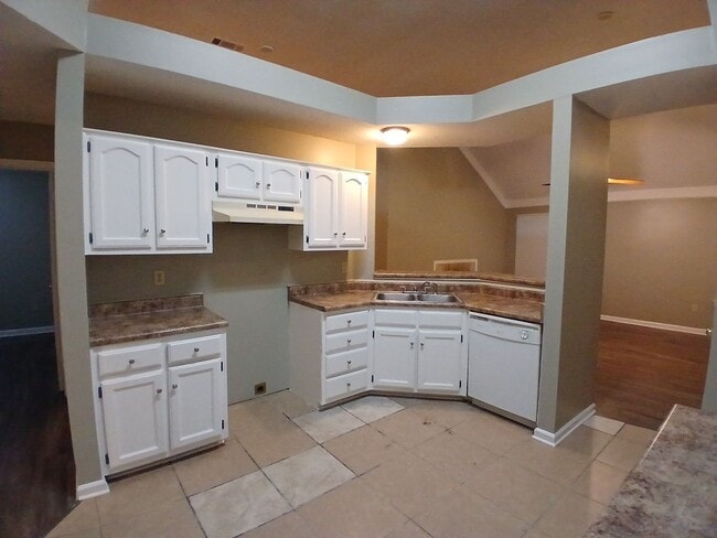 Building Photo - Modern Comfort in a Prime Location - Open To Section 8